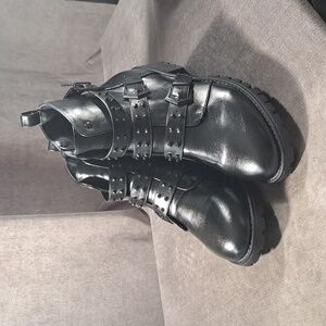 Penningtons Mono Black Faux Leather w/ Studded Buckles Zip Ankle Boots NWOT 9WW